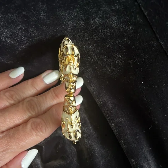 Kenneth Jay Lane enamel zebra bracelet with rhinestones - Picture 7 of 8